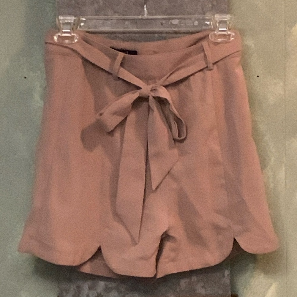 Very J lightweight wide leg polyester shorts, size small.